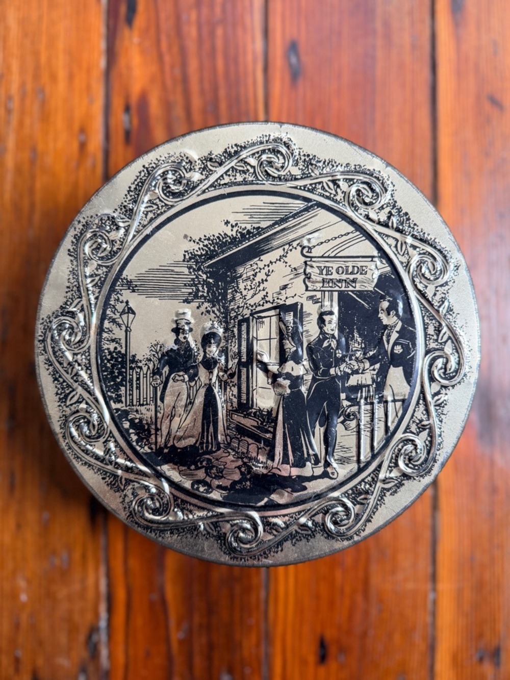 Vintage Ye Olde Inn round tin 7.25”x2.75” gold & black